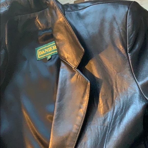 Danier Black fitted dbl breasted leather jacket - Picture 16 of 16